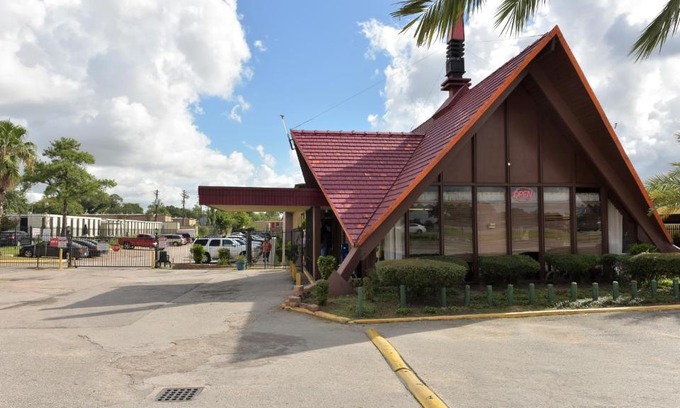 Lawndale/ Wayside Hotel | Red Carpet Inn