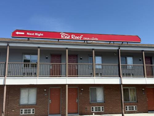 Swansea Hotel | Red Roof Inn & Suites Swansea