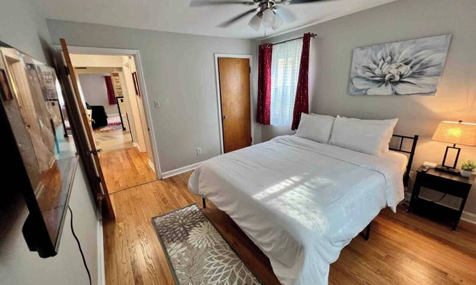Westwood Apartment | Red Ruby Spacious 2 Bedroom Apt 1