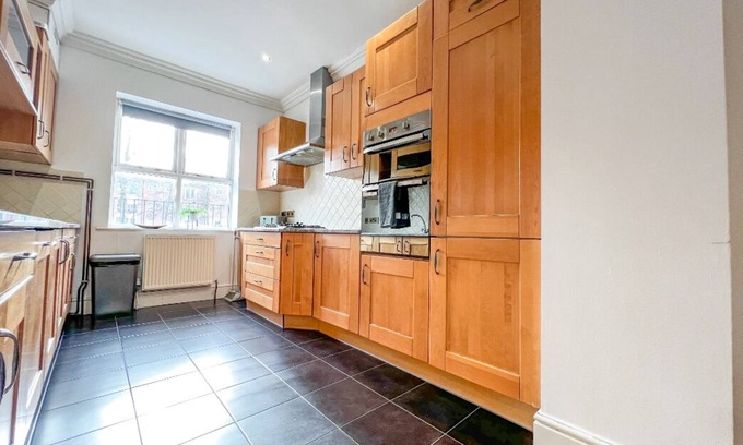 Frampton House | Redbourne Terrace Large Home