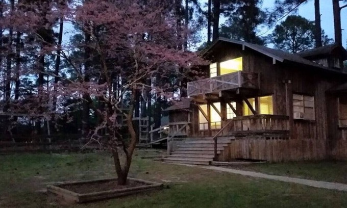 Woden Cabin | Redbud Cabin at Tall Timbers Retreat. Sleeps 17