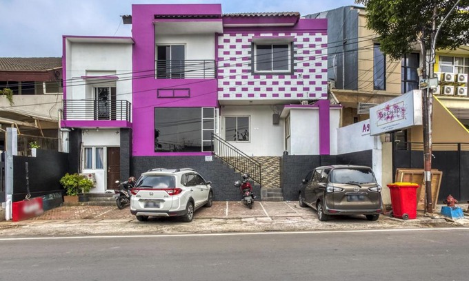 Kemanggisan House | RedDoorz near Tomang 2