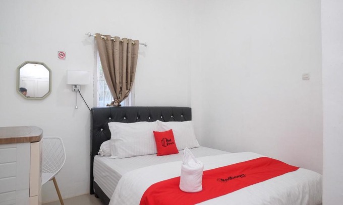 Parepare Hotel | RedDoorz Plus At Lovina Inn Tonrangeng River Side