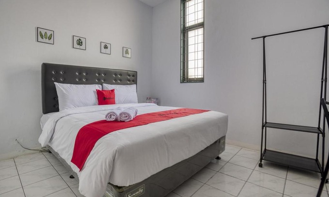 Chinatown House | RedDoorz Plus near Jakarta Kota Station