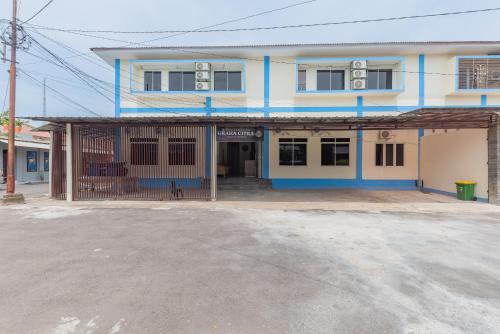 West Cirebon Hotel | RedDoorz Plus near RSUD Gunung Jati Cirebon