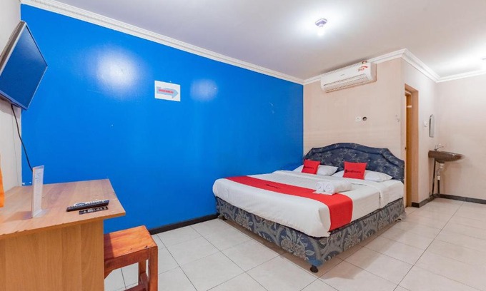 Tjihadak Hotel | RedDoorz Syariah At Cibadak Sukabumi