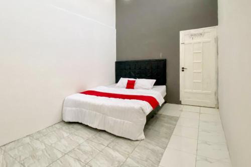 Binjai Hotel | RedDoorz Syariah near RSU Sylvani Binjai