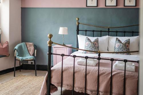 Moreton-in-Marsh Apartment | Redesdale View, High Street with Private Garden