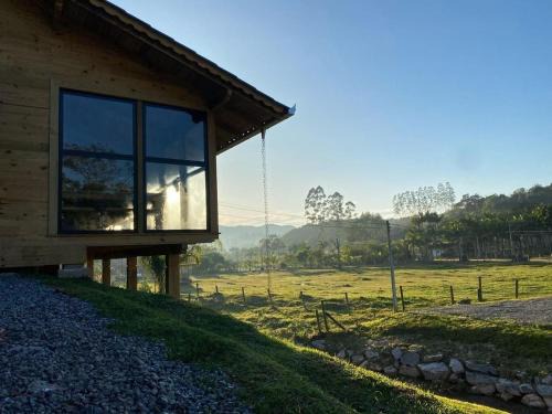 Itaipava Ski Chalet | Refúgio Rural | Chalé de Luxo | Jacuzzi e Lareira