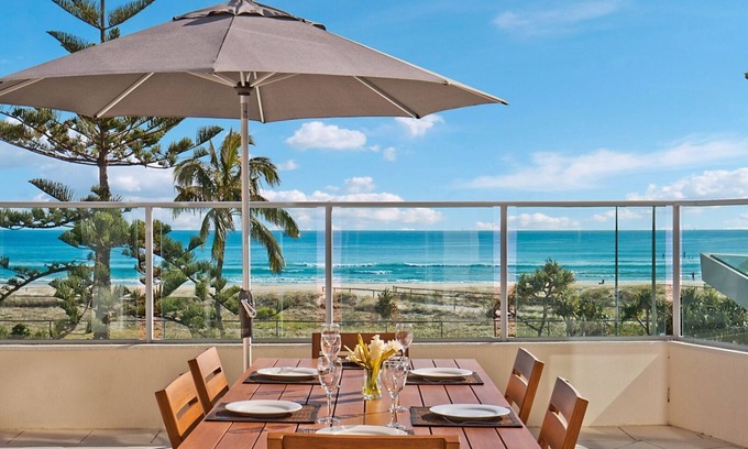 Coolangatta Apartment | Reflections 202- Ocean views