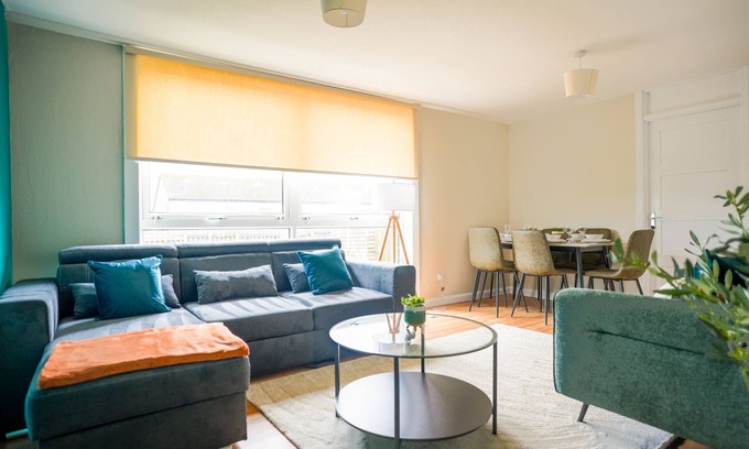 Livingston House | Refreshing Modern House in Livingston