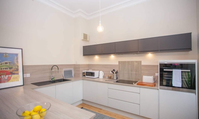 Kelvinbridge Apartment | Refurbished Period Property in Glasgow Park