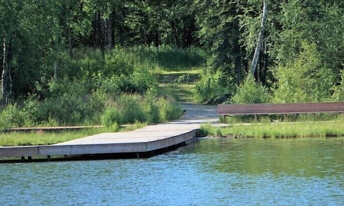 Wasilla Hotel | Relax and Recharge in Lakeside Serenity | Pet-Friendly