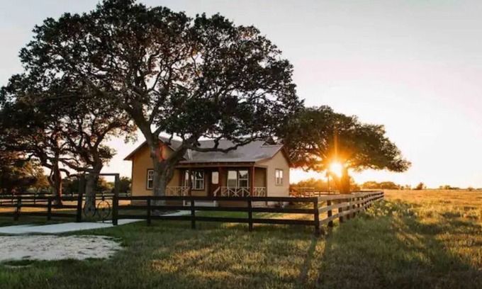 Oakland House | Relax at RMB Longhorn East, a country paradise