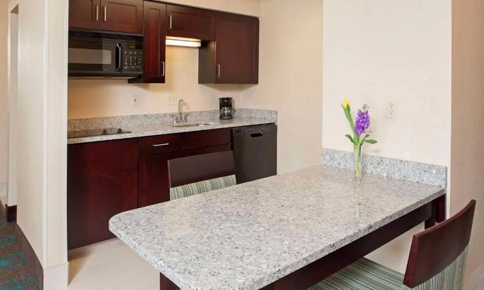 South Bend Hotel | Relax in 3 Rooms with Full Kitchen & Pool Access – Ideal for Business Travelers