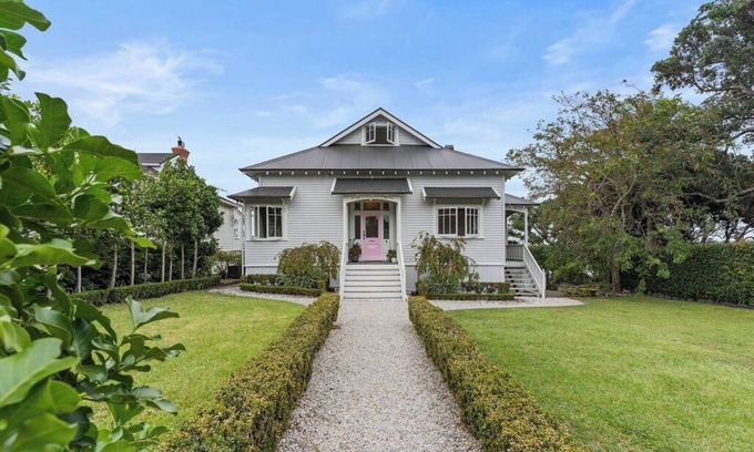 Stanley Point House | Relax in Style and Comfort!