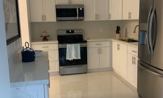 Rock Harbor House | Relax in the Keys