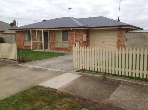 Devonport House | RELAX on Ronald Street