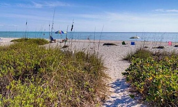 Sanibel Condo | Relax to the sounds of the waves from your very own beach bungalow.