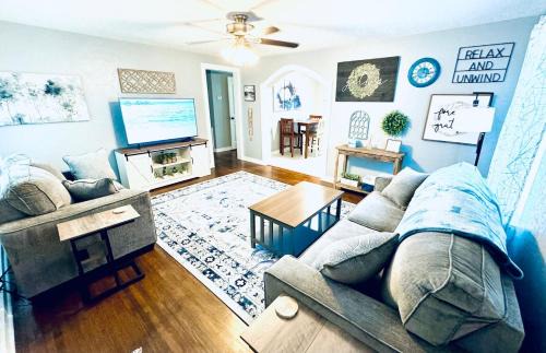 Nederland House | Relax & Unwind in 2BR 1BA Home in Quiet Neighborhood