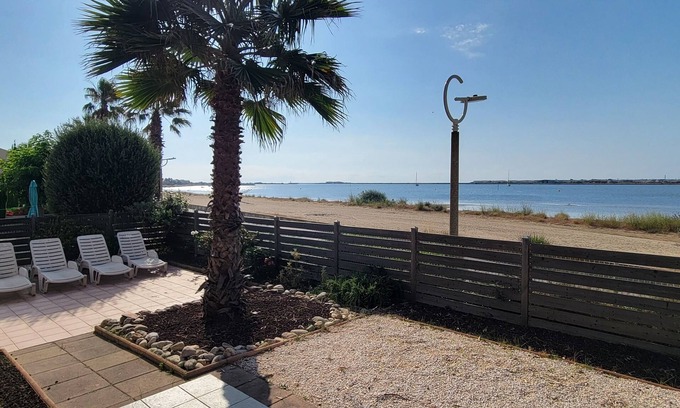 Gruissan Apartment | Relaxation right on the shore of the lagoon