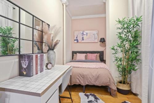 Bloomingdale Apartment | Relaxed 2BR in Manhattan Valley