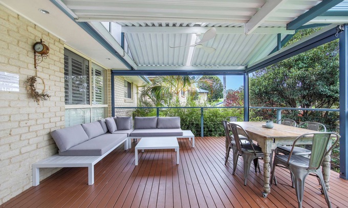 Boambee East House | Relaxing 3BR+granny flat holiday home close to Sawtell, pet-friendly, large garden
