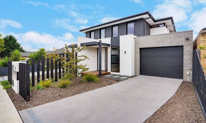 Bentleigh House | Relaxing Bentleigh Executive Family Getaway