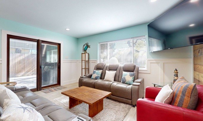 Fulton House | Relaxing coastal home with outdoor gathering area, arcade game - close to water