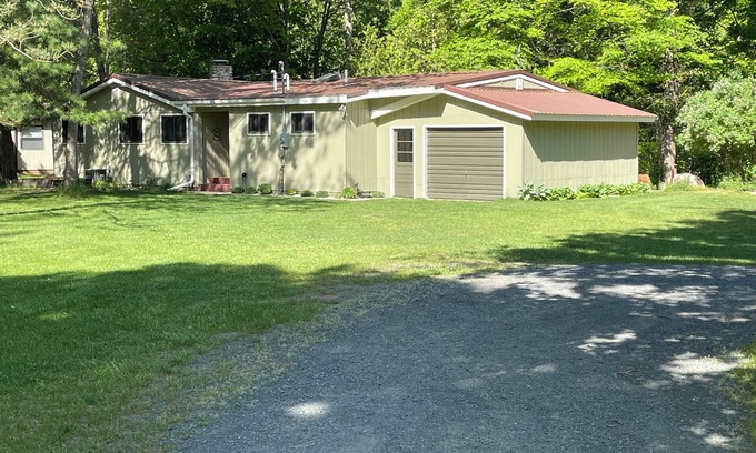 Branch Cabin | Relaxing cozy cabin on beautiful Pere Marquette River - Recently Renovated!
