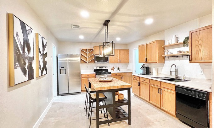 Converse House | Relaxing Feng Shui Family Retreat 12 Miles from San Antonio Airport