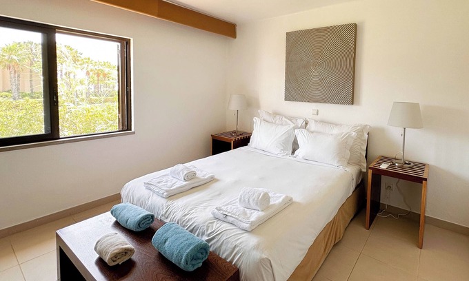 Albufeira Hotel | Relaxing Getaway! 2BR Apartment with Full Kitchen, Outdoor Pools, Free Parking