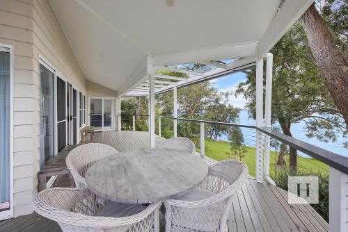 Summerland Point House | Relaxing Getaway