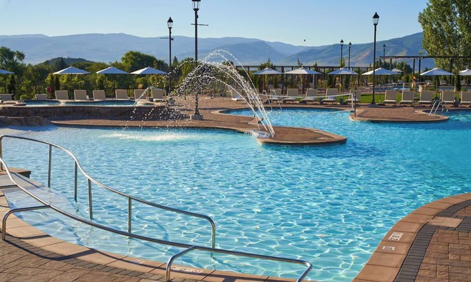 Midway Hotel | Relaxing Getaway – Spa, Golf & Hot Springs Access!