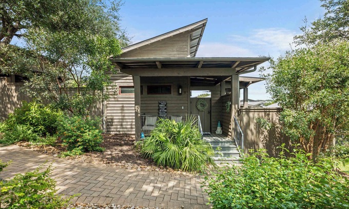 Spicewood Cabin | Relaxing Lake Escape | 1BR | Pickleball | BBQ
