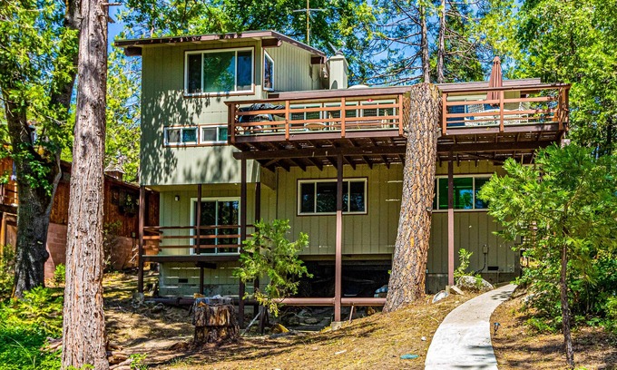 Bass Lake House | Relaxing lakefront Getaway w/private dock, deck, washer/dryer