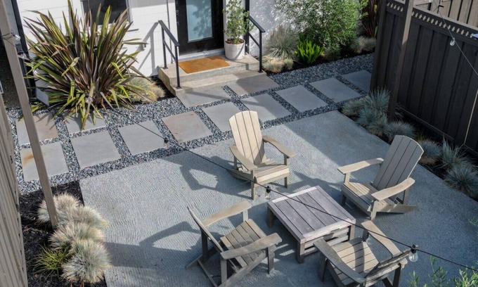 Live Oak Cottage | Relaxing Modern Home|Chefs Kitchen|Private Patio