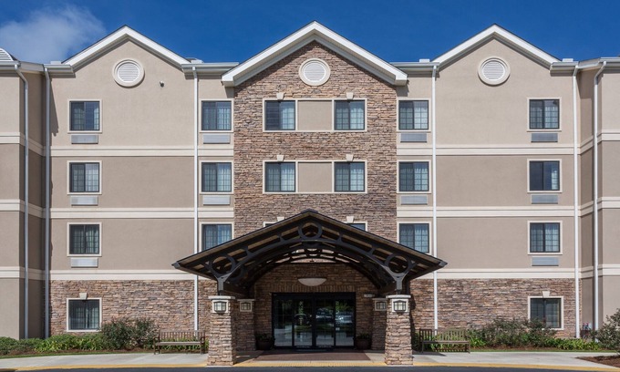 Tallahassee Condo | Relaxing retreat in Tallahassee! Free Breakfast + On-Site Business Center