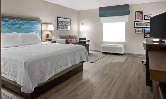 Cranberry Township Hotel | Relaxing Stay with Indoor Pool Access and Walkable Dining Options!