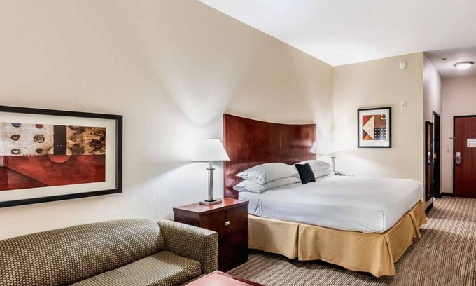 Mineral Wells Hotel | Relaxing Unit at Red Lion Inn & Suites Mineral Wells! FREE Breakfast & Parking!