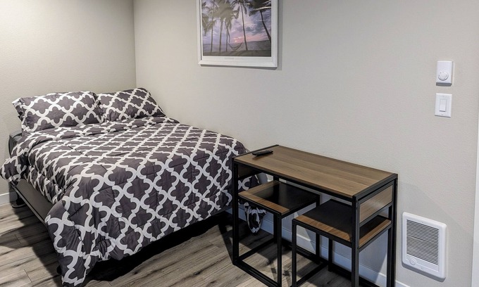 Troutdale House | Relaxing unit w/kitchenette - Walking distance to Edgefield Concerts