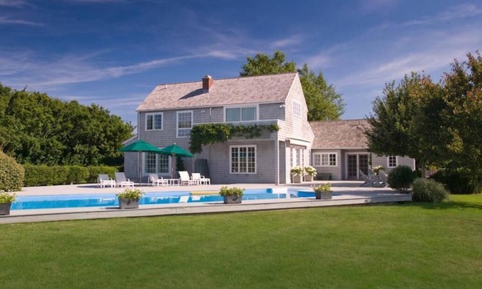 Bridgehampton House | Remarkable Bridgehampton Beach estate just minutes to private beach access