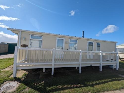 Chapel Saint Leonards Ski Chalet | Remarkable Caravan- Chapel St Leonard's Skegness