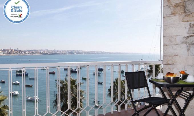 Cascais Apartment | Remarkable view over Cascais Bay