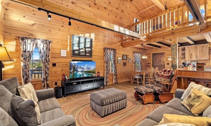 Carriage Hills House | Remmert`s Log Haven - Tranquil Mountain Getaway