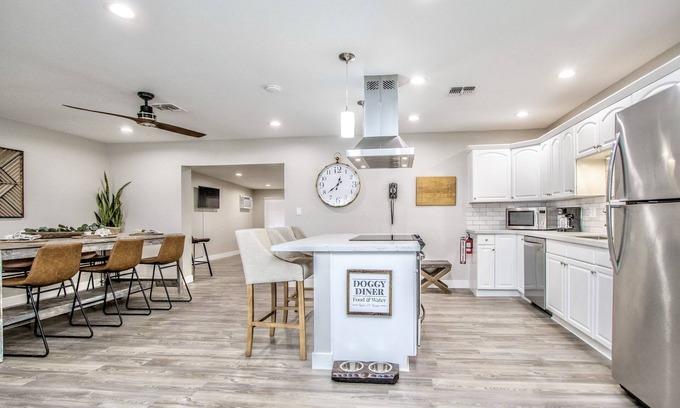 Tempe House | 🏜 🌵Remodeled Charming Urban Desert Retreat with billiard-room🎱Dog Friendly🐾