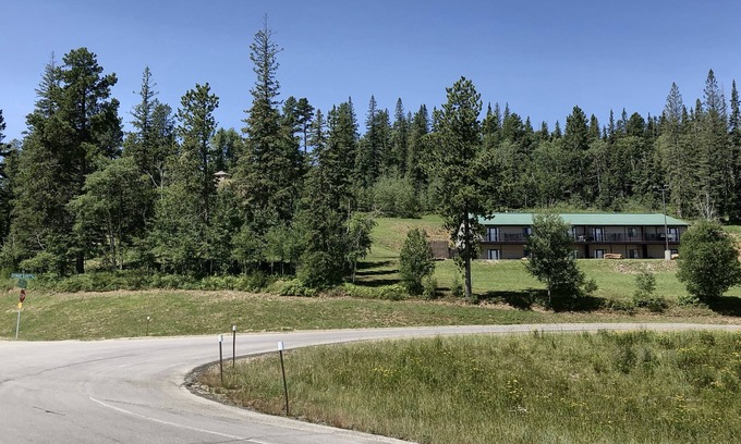 Lead Condo | Remodeled Fully Furnished Barefoot Resort Condo by Terry Peak South Dakota!