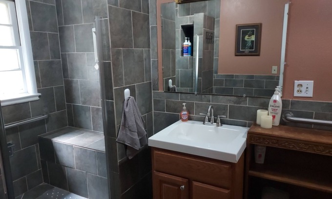 Thermopolis House | Remodeled Historic ranch headquarters w/fireplace, 5mn drive to local hotsprings
