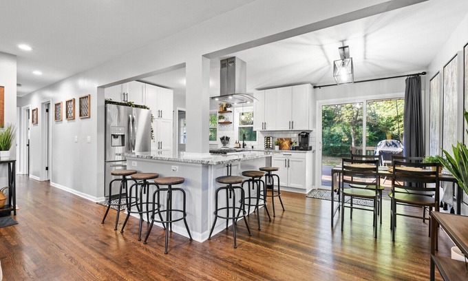 Minnetonka House | REMODELED Home, KING Beds, FAST WiFi
