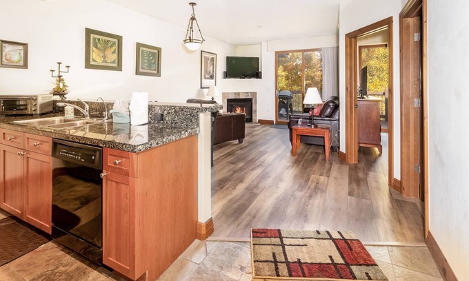 The Highlands Condo | Remodeled Two Level Condo. Fireplace. Free Shuttle